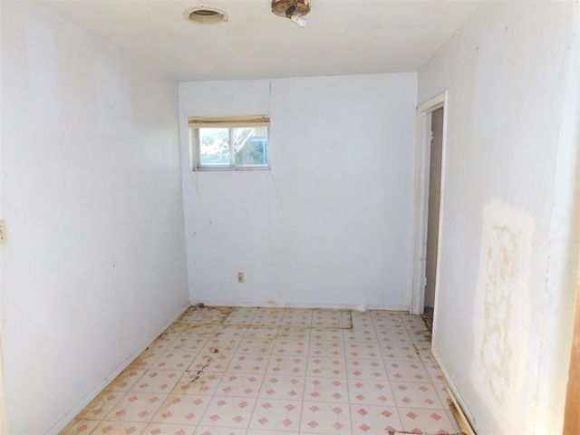 706 SW 49th St, Lawton, OK 73505