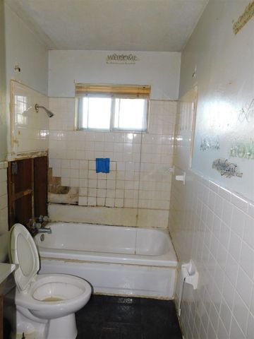 706 SW 49th St, Lawton, OK 73505