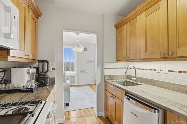 333 Bronx River Road 616, Yonkers, NY 10704