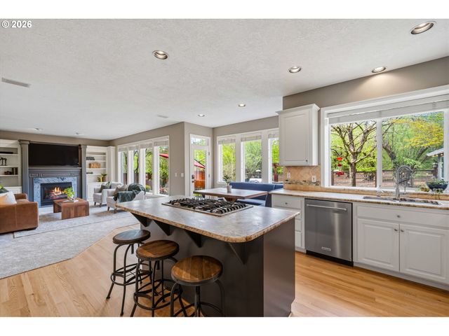 31175 Sw WILLAMETTE Way, Wilsonville, OR 97070