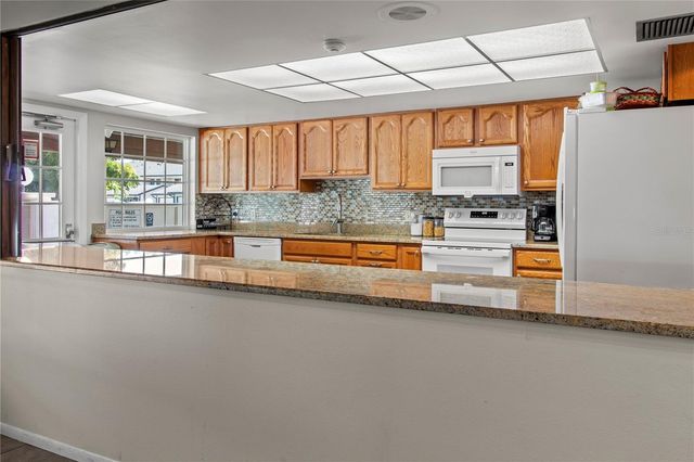 7209 27TH AVENUE W 2051, Bradenton, FL 34209