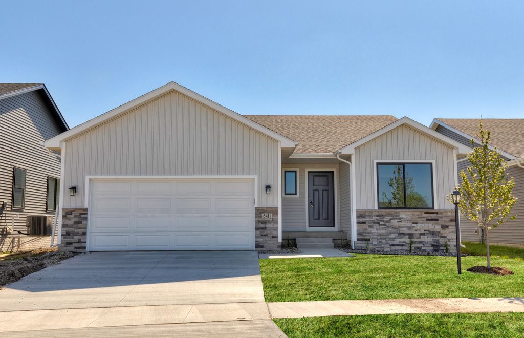 6411 NE 11th Court, Des Moines, IA 50313