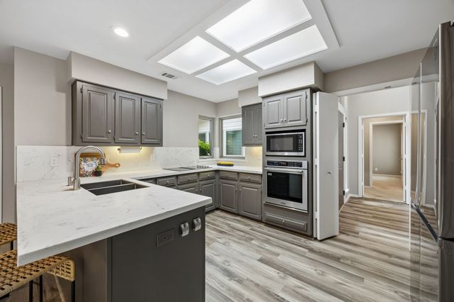 9060 Stone Creek Place, Dallas, TX 75243