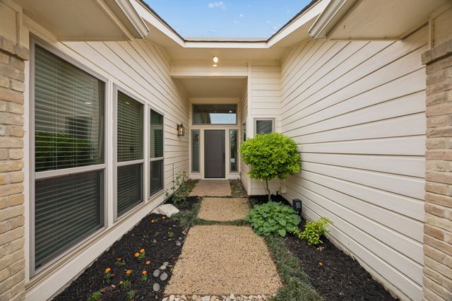 9060 Stone Creek Place, Dallas, TX 75243