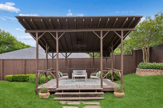 9060 Stone Creek Place, Dallas, TX 75243