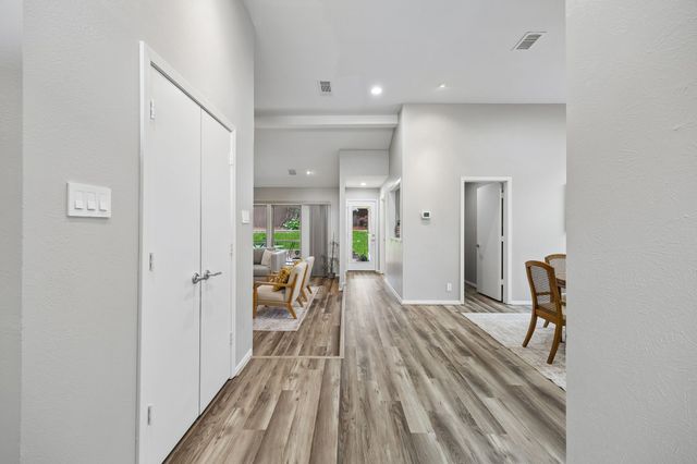 9060 Stone Creek Place, Dallas, TX 75243