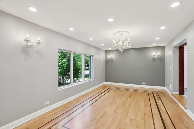 6857 N Knox Avenue, Lincolnwood, IL 60712