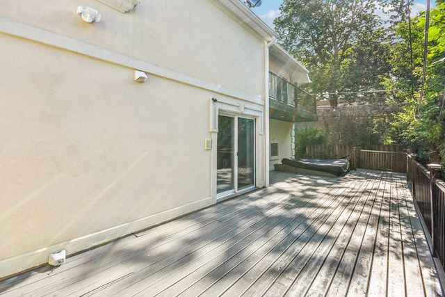 6857 N Knox Avenue, Lincolnwood, IL 60712