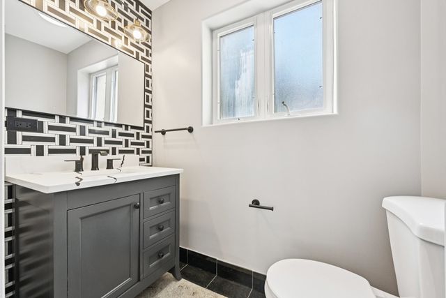 6857 N Knox Avenue, Lincolnwood, IL 60712