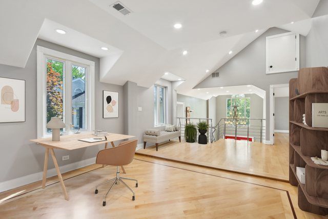 6857 N Knox Avenue, Lincolnwood, IL 60712