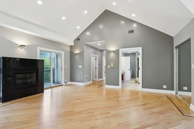 6857 N Knox Avenue, Lincolnwood, IL 60712