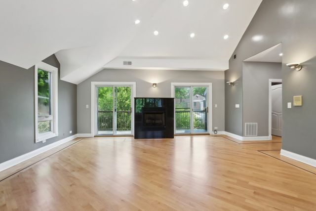 6857 N Knox Avenue, Lincolnwood, IL 60712