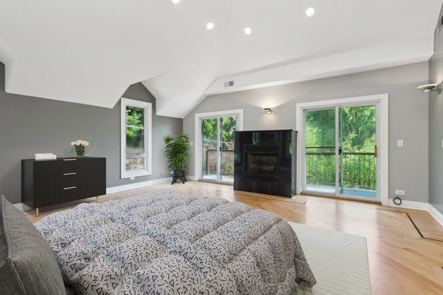 6857 N Knox Avenue, Lincolnwood, IL 60712