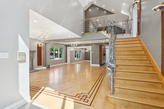 6857 N Knox Avenue, Lincolnwood, IL 60712