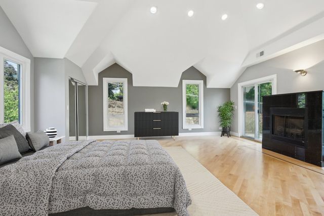 6857 N Knox Avenue, Lincolnwood, IL 60712