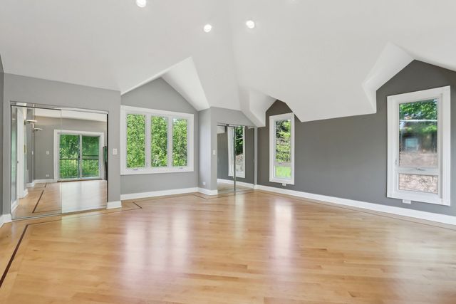 6857 N Knox Avenue, Lincolnwood, IL 60712