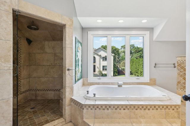 6857 N Knox Avenue, Lincolnwood, IL 60712