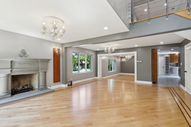 6857 N Knox Avenue, Lincolnwood, IL 60712