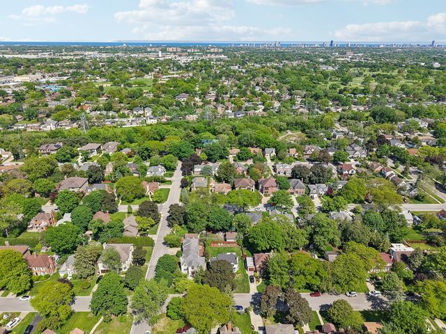 6857 N Knox Avenue, Lincolnwood, IL 60712