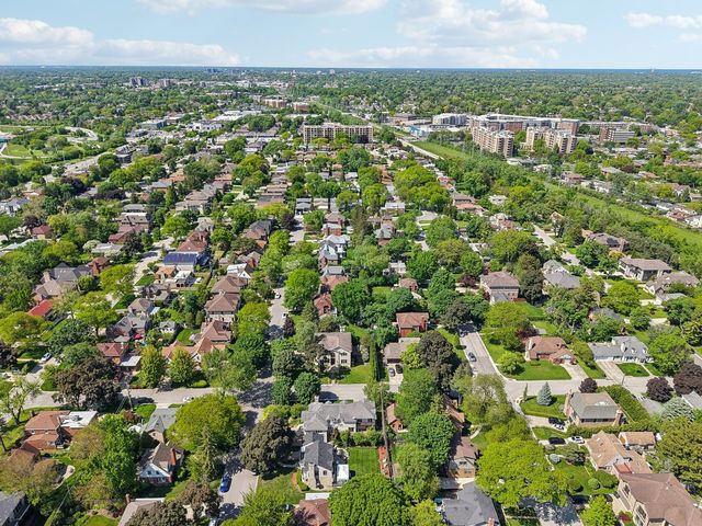 6857 N Knox Avenue, Lincolnwood, IL 60712