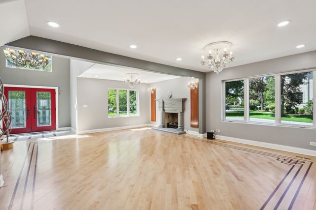 6857 N Knox Avenue, Lincolnwood, IL 60712