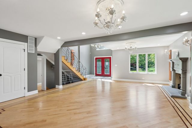 6857 N Knox Avenue, Lincolnwood, IL 60712