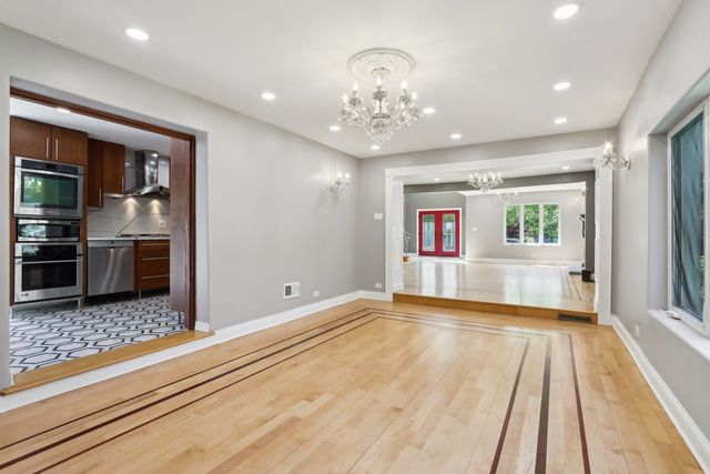 6857 N Knox Avenue, Lincolnwood, IL 60712