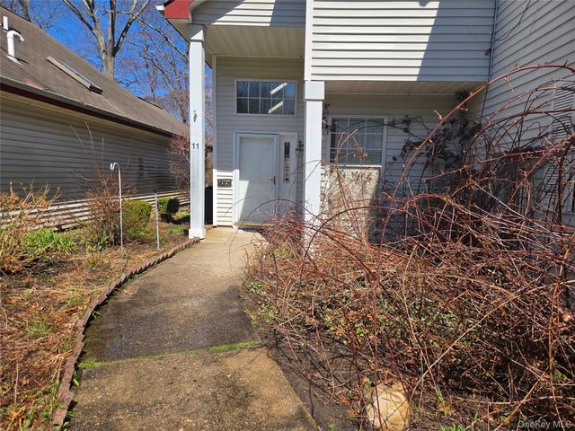 11 Turnberry Court, Middle Island, NY 11953