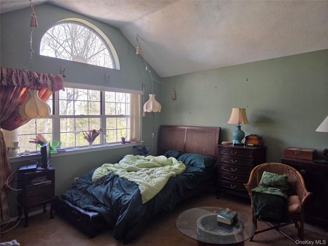 11 Turnberry Court, Middle Island, NY 11953