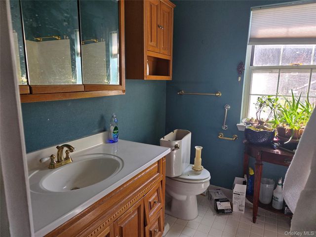 11 Turnberry Court, Middle Island, NY 11953