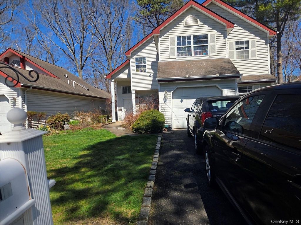 11 Turnberry Court, Middle Island, NY 11953