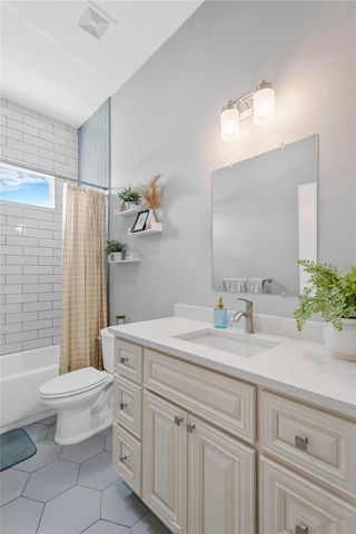 2524 LAKE ELLEN LANE, Tampa, FL 33618
