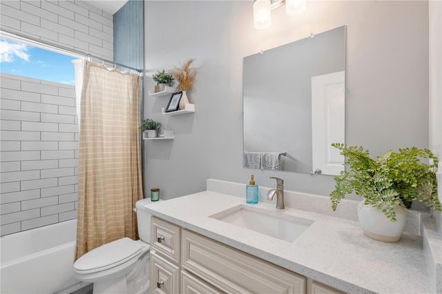 2524 LAKE ELLEN LANE, Tampa, FL 33618