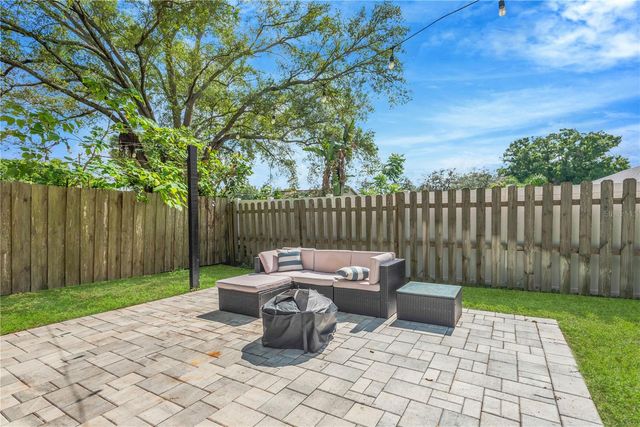 2524 LAKE ELLEN LANE, Tampa, FL 33618