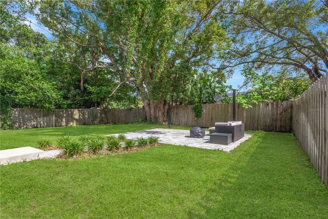 2524 LAKE ELLEN LANE, Tampa, FL 33618