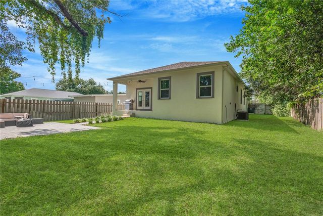 2524 LAKE ELLEN LANE, Tampa, FL 33618