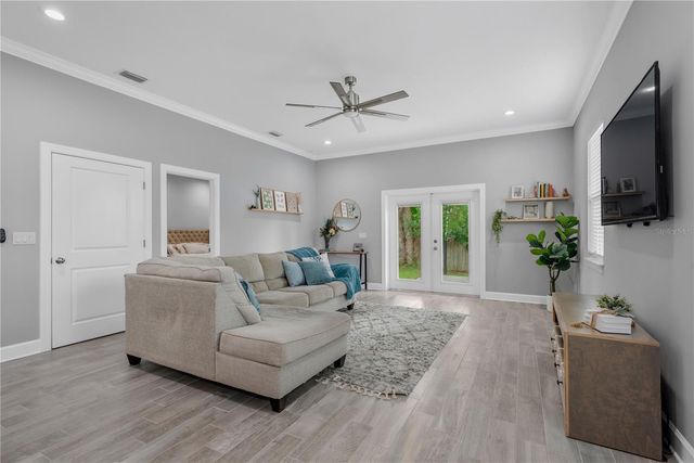 2524 LAKE ELLEN LANE, Tampa, FL 33618