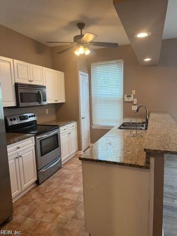 1528 Tallwood CIR, Chesapeake, VA 23320