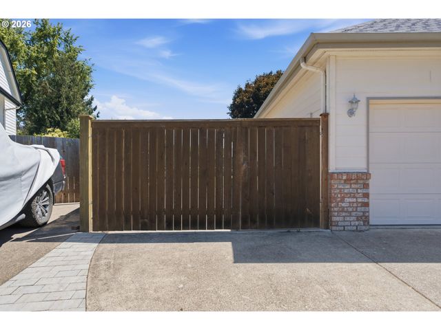 2923 DRY CREEK Rd, Eugene, OR 97404
