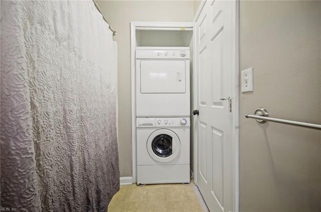 1368 Ivywood Road RD, Virginia Beach, VA 23453