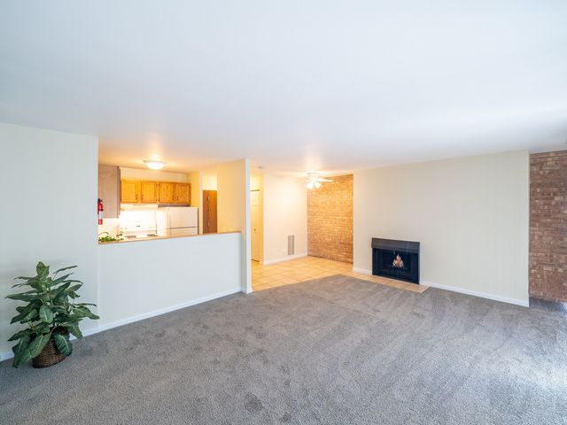 5950 OAKWOOD Drive 2G, Lisle, IL 60532