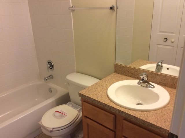 5950 OAKWOOD Drive 2G, Lisle, IL 60532