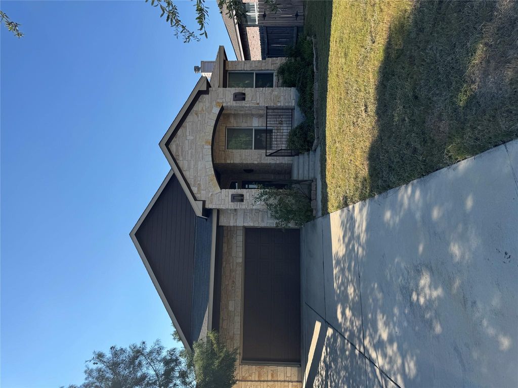 204 Wilderness TRL, Elgin, TX 78621