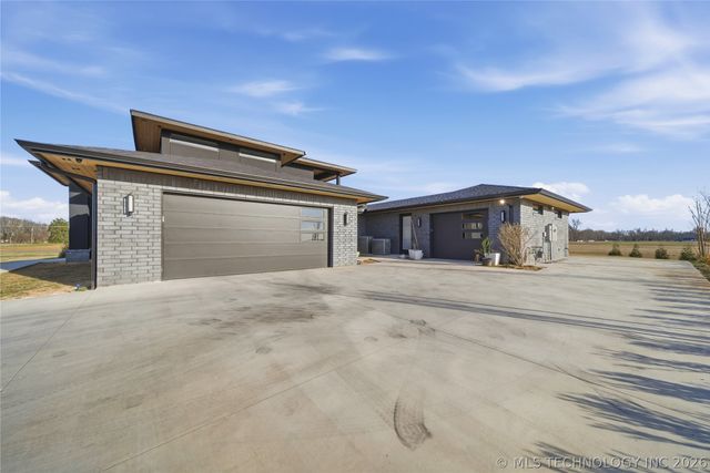 9696 E 161st Street S, Bixby, OK 74008