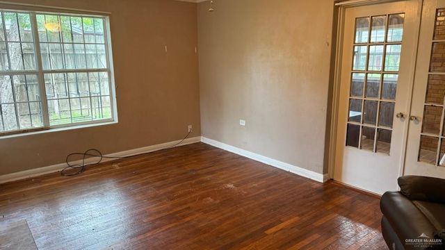 1009 S Missouri Avenue, Weslaco, TX 78596