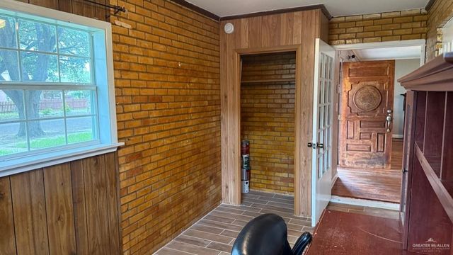 1009 S Missouri Avenue, Weslaco, TX 78596
