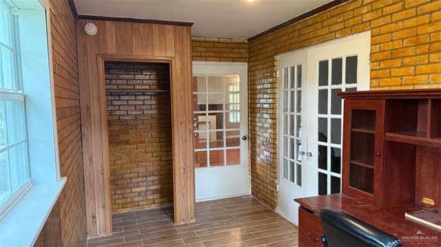 1009 S Missouri Avenue, Weslaco, TX 78596