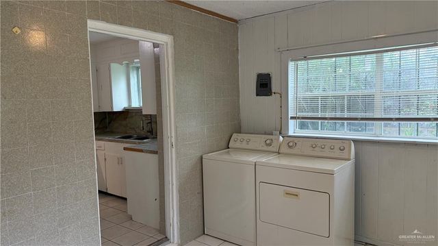 1009 S Missouri Avenue, Weslaco, TX 78596