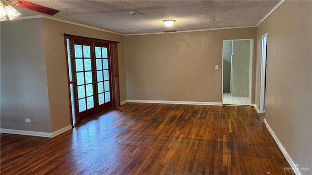 1009 S Missouri Avenue, Weslaco, TX 78596
