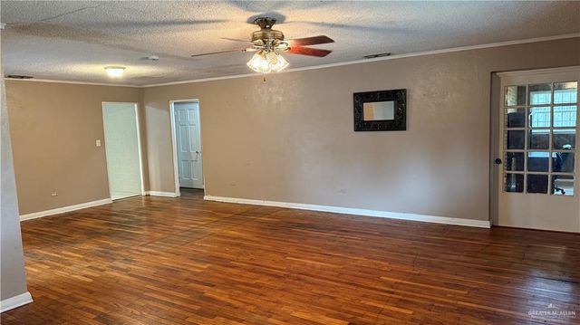 1009 S Missouri Avenue, Weslaco, TX 78596